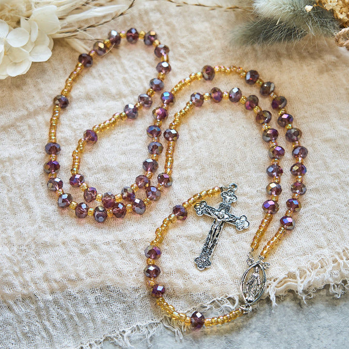 Christianartworkshop Handgefertigtes Kruzifix, violetter Kristall und Glas, Unsere Liebe Frau Perlen, Göttliche Gnade, Rosenkranz