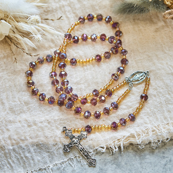 Christianartworkshop Handgefertigtes Kruzifix, violetter Kristall und Glas, Unsere Liebe Frau Perlen, Göttliche Gnade, Rosenkranz