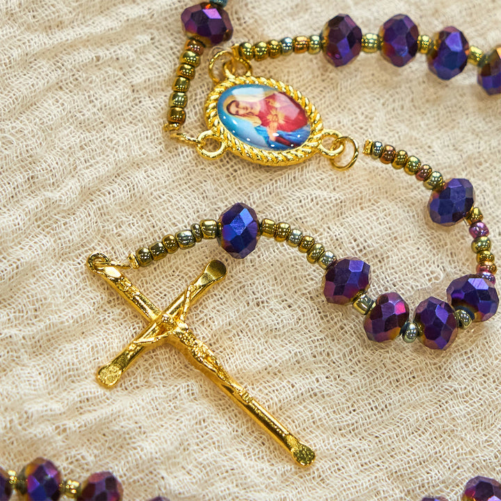 Christianartworkshop Rosenkranz mit Medaille und Kruzifix Unserer Lieben Frau aus 8 mm violetten Glas- und Kristallperlen