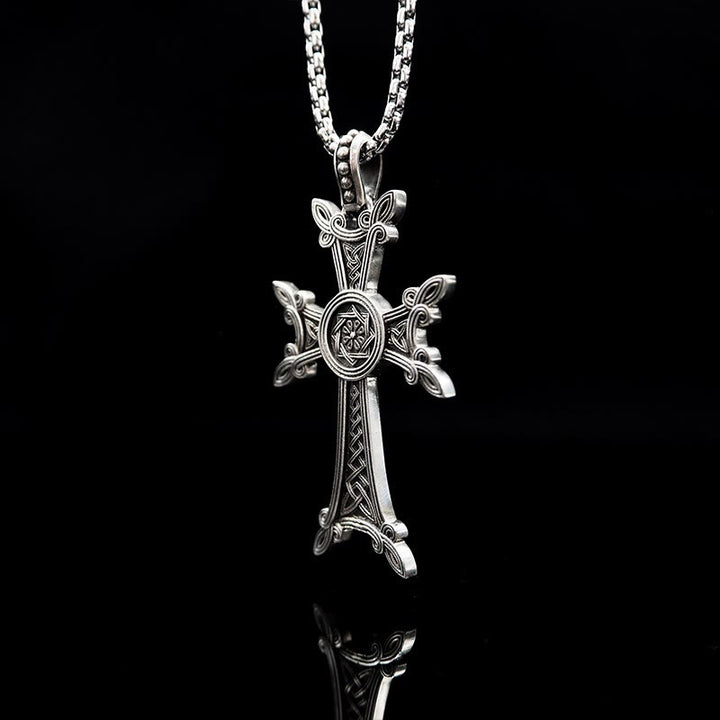 Christianartworkshop Halskette mit keltischem Kruzifix aus 925er Sterlingsilber: Eine zeitlose Verbindung von Glaube und Kunstfertigkeit - image 3