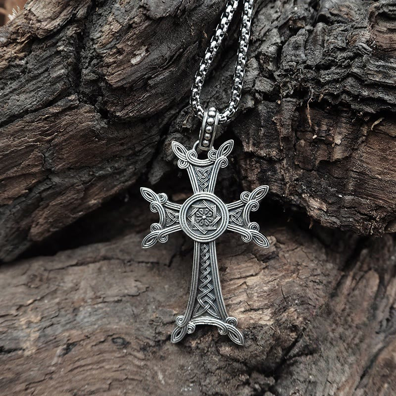 Christianartworkshop Halskette mit keltischem Kruzifix aus 925er Sterlingsilber: Eine zeitlose Verbindung von Glaube und Kunstfertigkeit - image 5