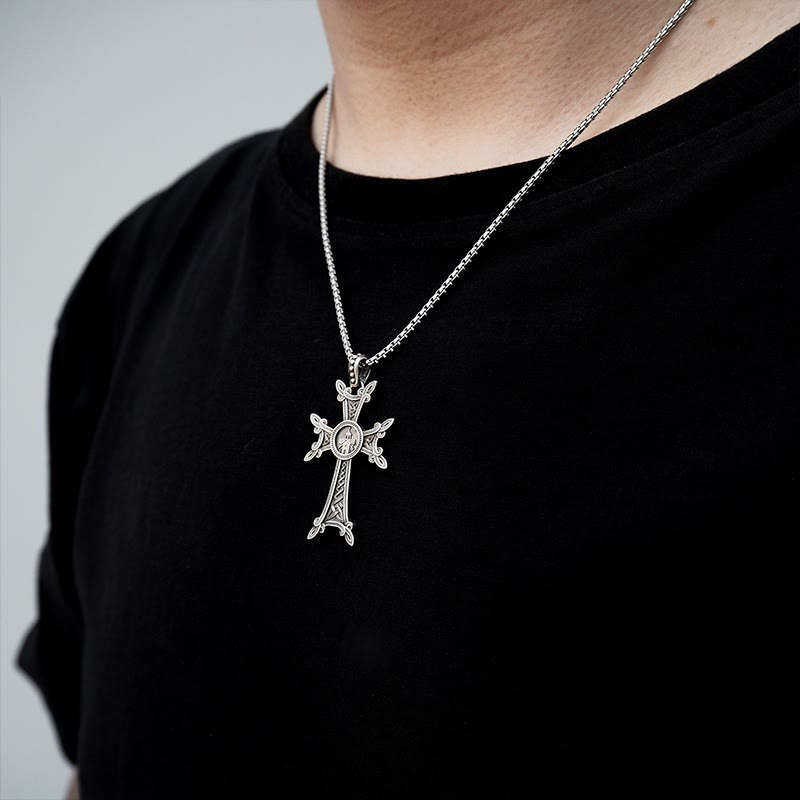 Christianartworkshop 925 Sterling Silber Keltische Kruzifix-Halskette: Eine zeitlose Mischung aus Glauben und Kunstfertigkeit - image 2