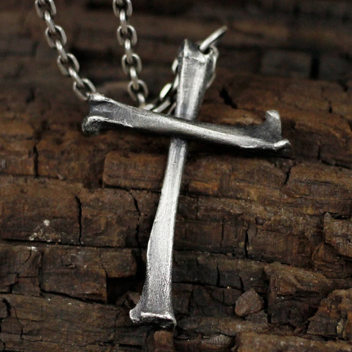 Christianartworkshop Halskette aus 925er Sterlingsilber in moderner und minimalistischer Knochenform: Ausdruck von Persönlichkeit durch Schlichtheit - image 4