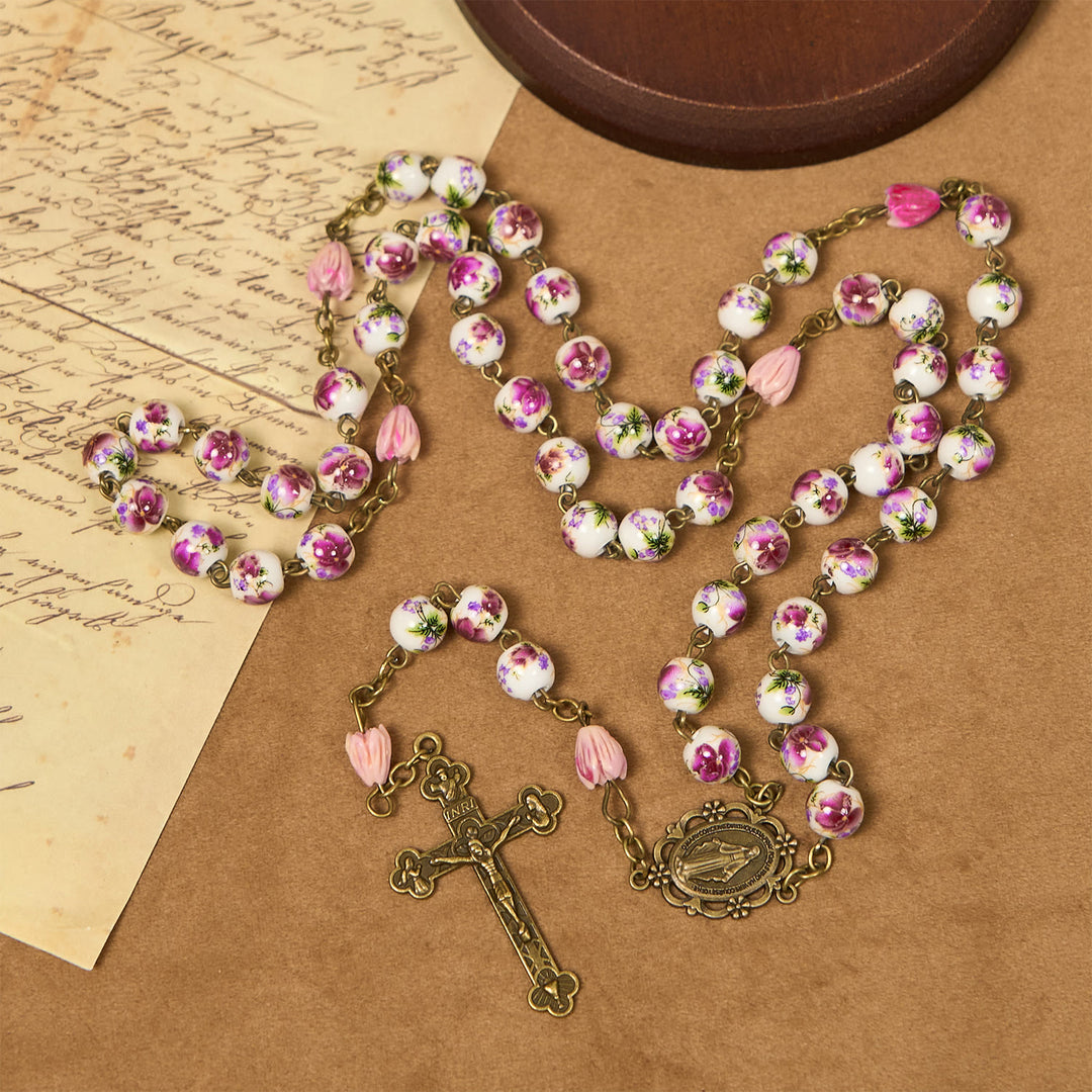 Christianartworkshop Wundertätige Medaille und Kruzifix aus 8 mm Keramikperlen und Blumenharzperlen, handgefertigter Rosenkranz