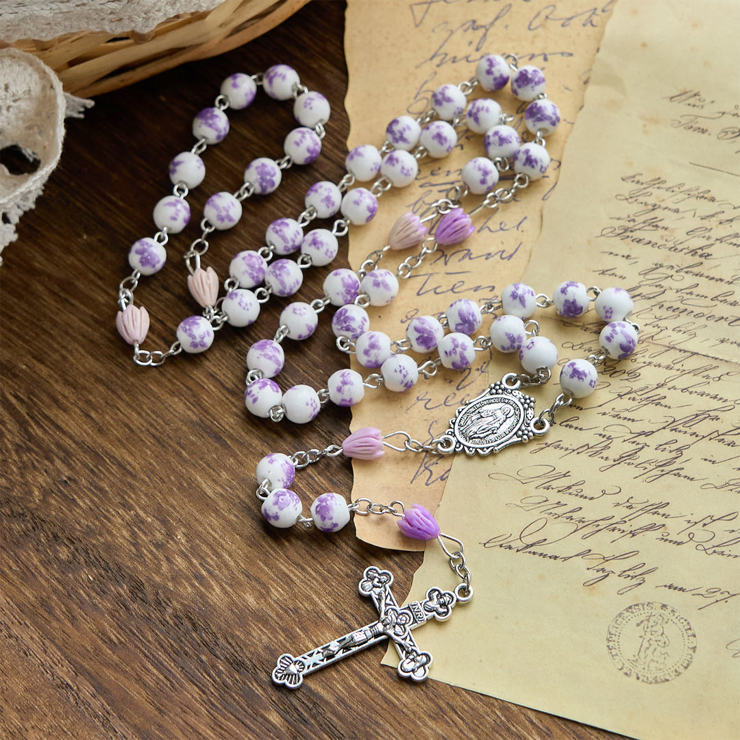 Christianartworkshop GEBETSVOLLER GLAUBE: Handgefertigter Rosenkranz aus lila Blumenperlen mit Geschenkkarte - image 4