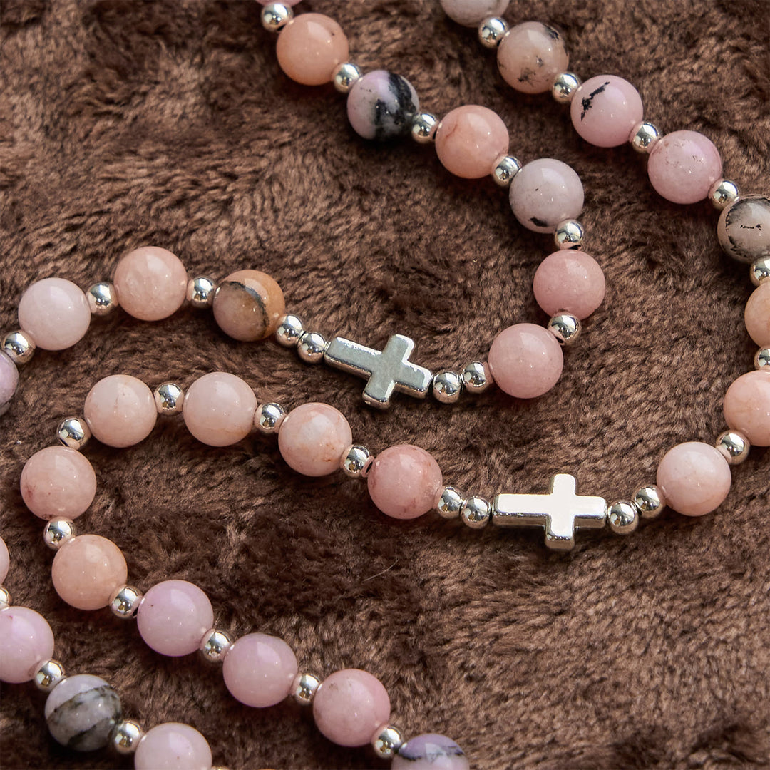 Christianartworkshop Handgefertigter Rosenkranz mit rosa runden Perlen und Kruzifix – Eine florale Hommage an das Heilige Herz