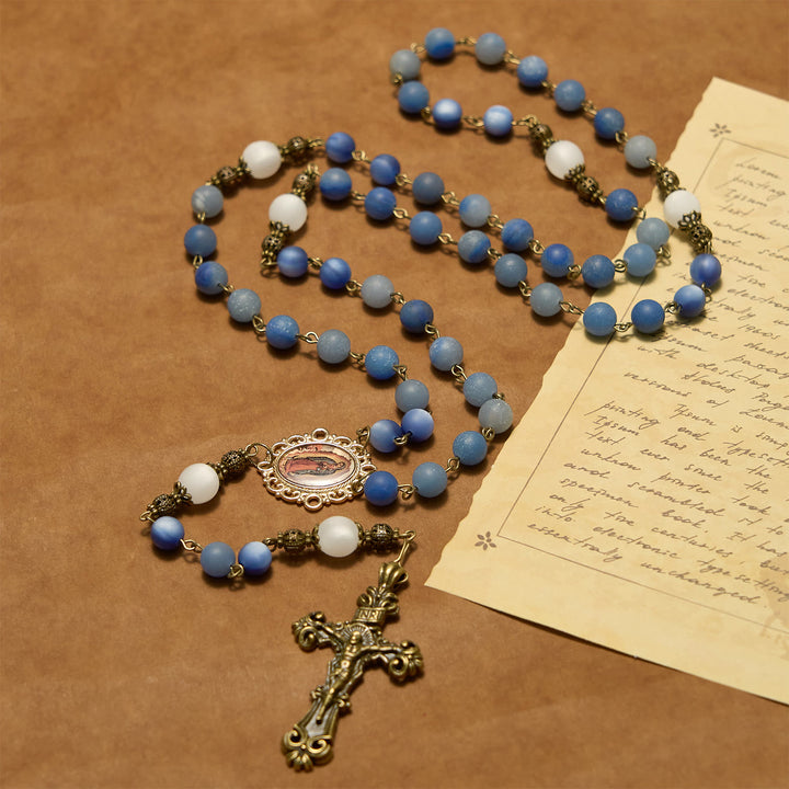Christianartworkshop Handgefertigter Rosenkranz mit natürlichen blauen Aventurinperlen und Kruzifix – Mattblau des Friedens