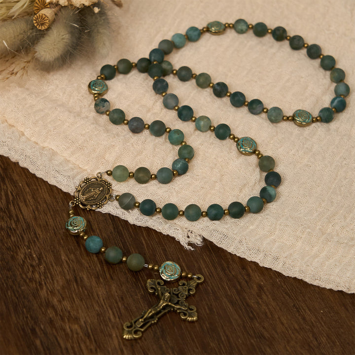 Christianartworkshop Gebetsrosenkranz aus grünem Achat mit bronzenen Rosenakzenten: Eine heilige Reise der Heilung und des Glaubens