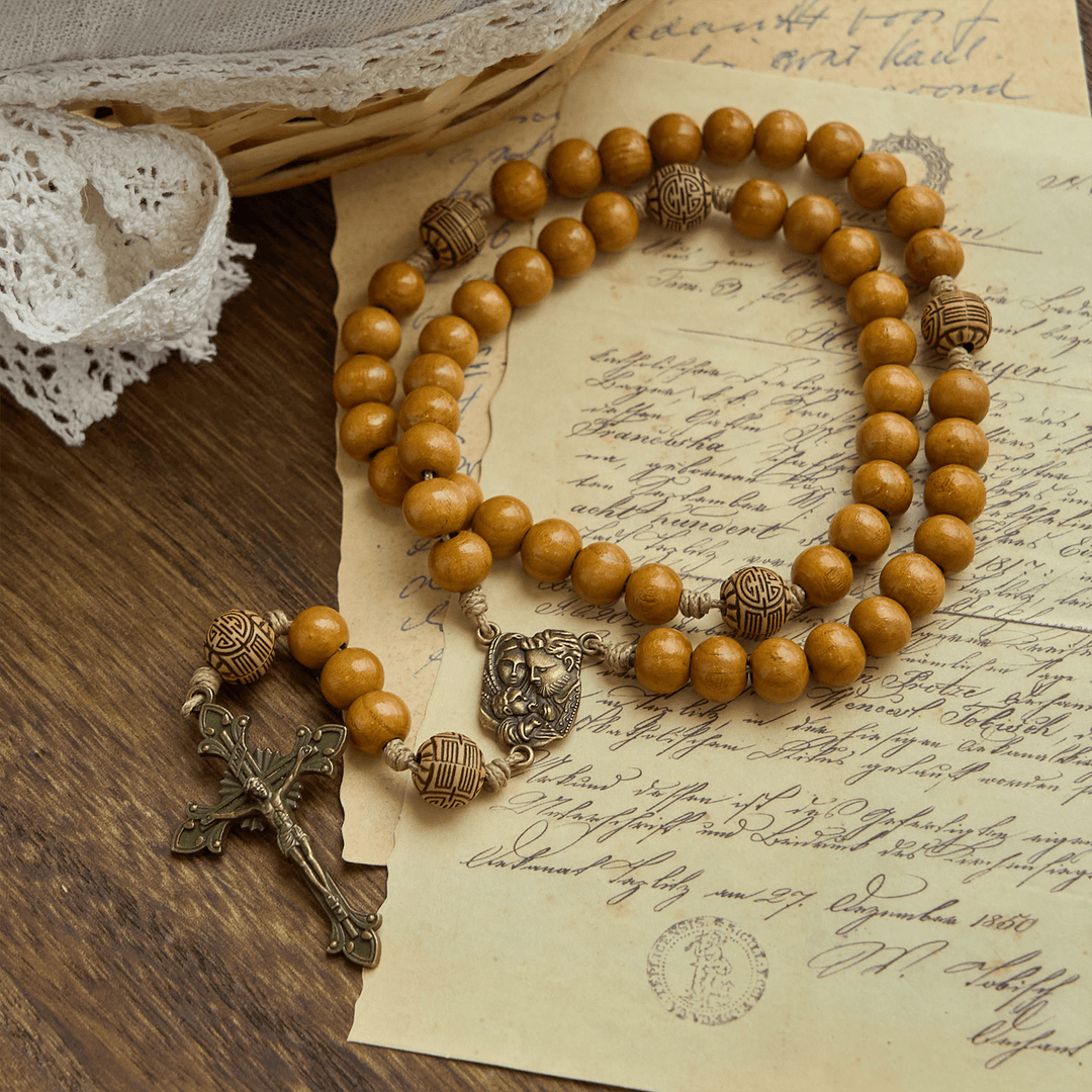 Christianartworkshop Rosenkranz mit Heiliger Familie und Kruzifix aus 10 mm Olivenholzperlen, handgefertigt, für heilige Gebete - image 5