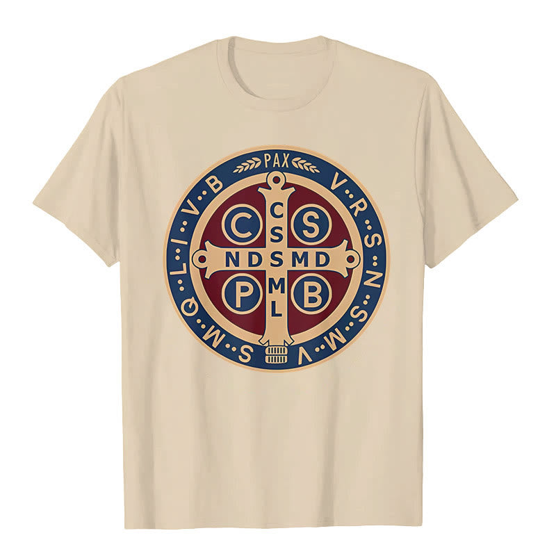 Christianartworkshop Klassisches farbiges T-Shirt mit St. Benedict-Schutzsymbol, kurzärmelig, gewaschen - Beige - 3XL - image 9