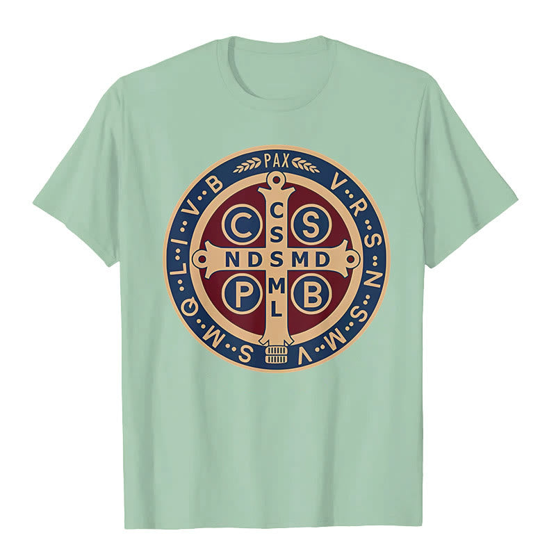 Christianartworkshop Klassisches farbiges T-Shirt mit St. Benedict-Schutzsymbol, kurzärmelig, gewaschen - Hellgrün - 3XL - image 13