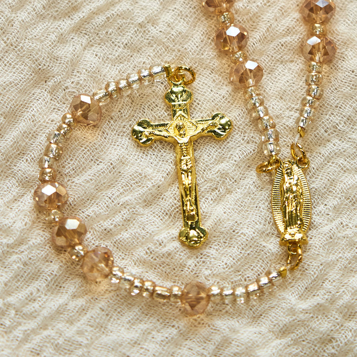 Christianartworkshop Champagner-Kristall Rosenkranz Unserer Lieben Frau von Guadalupe: Ein göttliches Funkeln - image 1