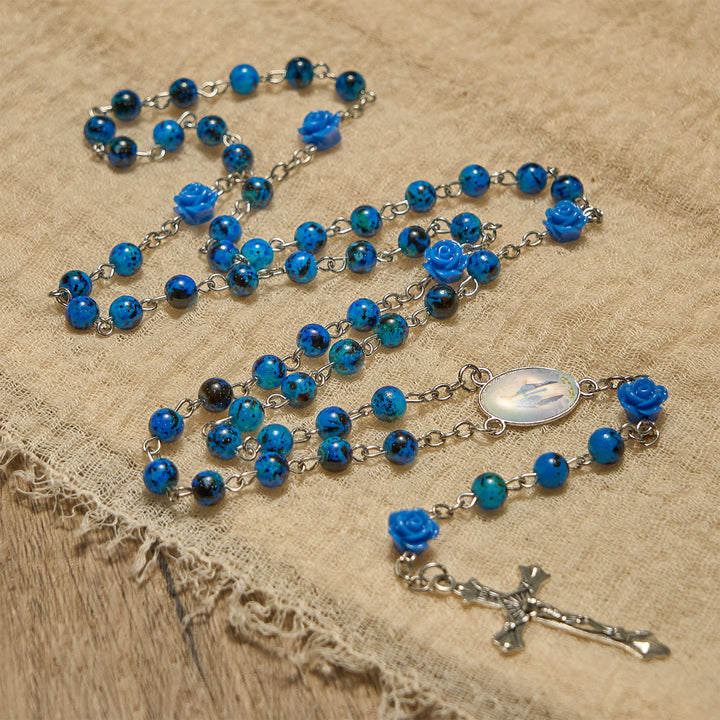 Christianartworkshop Rosenkranz mit königsblauen Steinperlen und der wundertätigen Medaille und Kruzifix