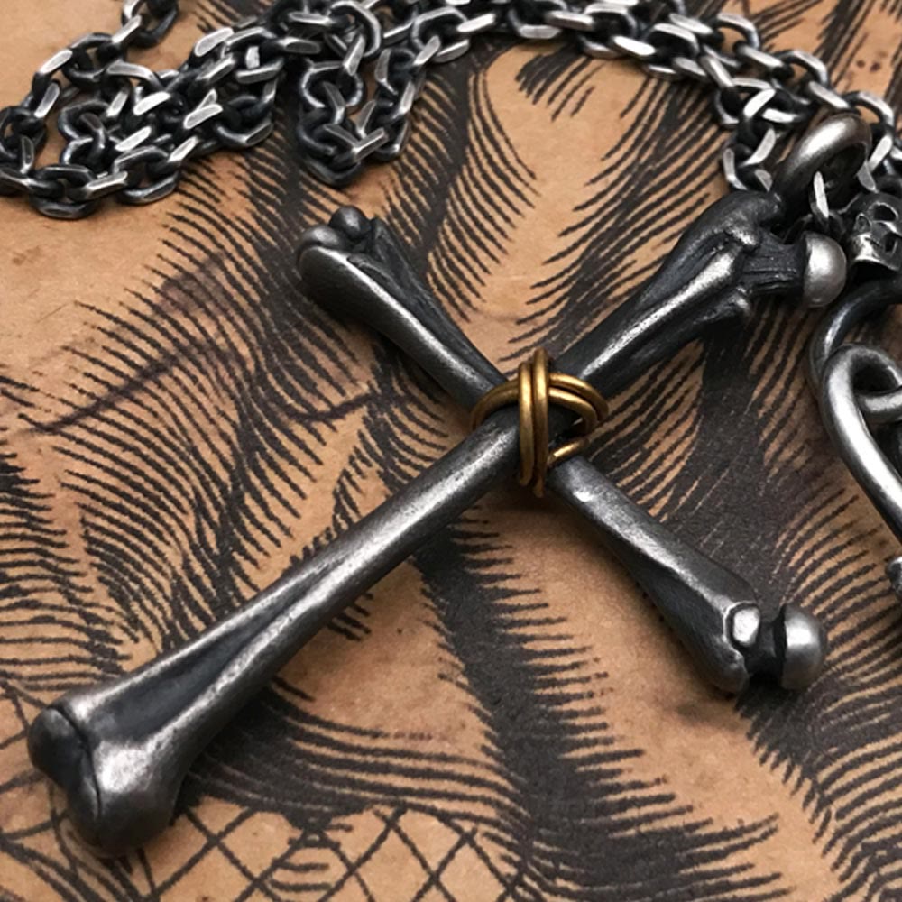 Christianartworkshop Halskette aus 925er Sterlingsilber, minimalistisches Kreuz – Knochen: Religiöses Symbol moderner Spiritualität - image 1