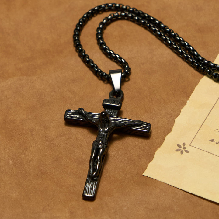 Christianartworkshop Halskette mit 3-farbigem Kruzifix-Anhänger: Göttliches Amulett des Glaubens