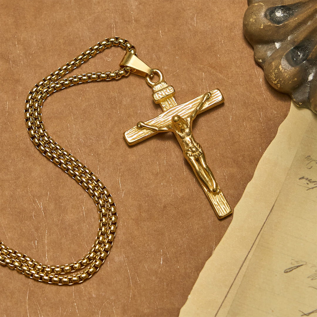 Christianartworkshop Halskette mit 3-farbigem Kruzifix-Anhänger: Göttliches Amulett des Glaubens