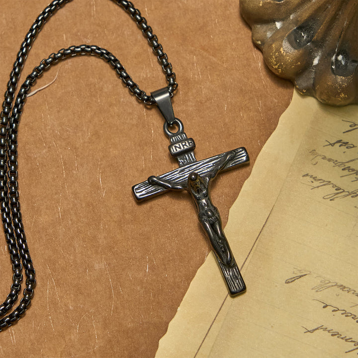 Christianartworkshop Halskette mit 3-farbigem Kruzifix-Anhänger: Göttliches Amulett des Glaubens