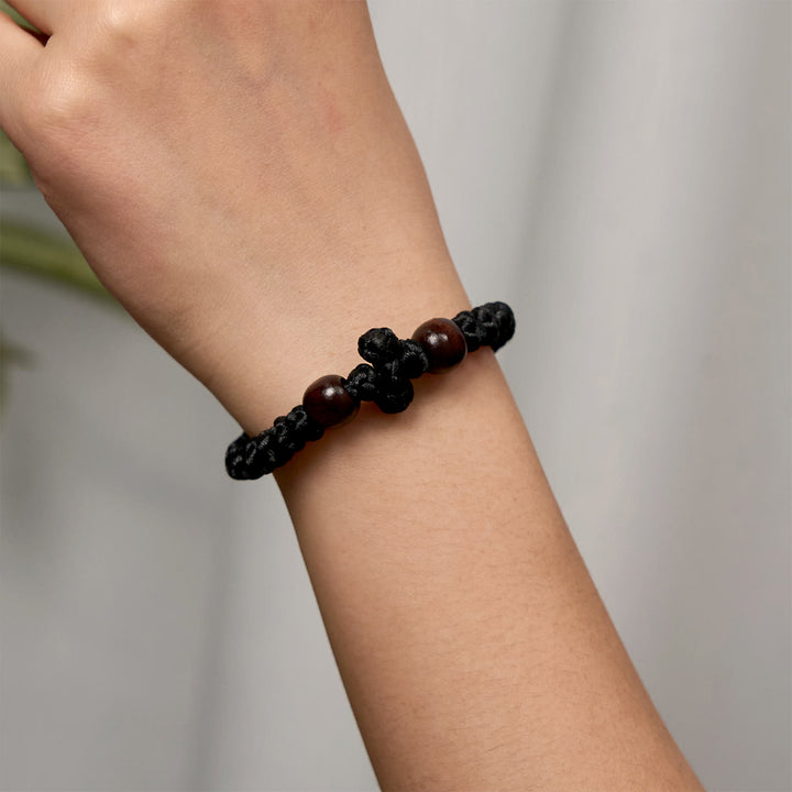 Christianartworkshop Blaues und schwarzes Kreuz – Knotenarmband: Ein Zeichen des Glaubens