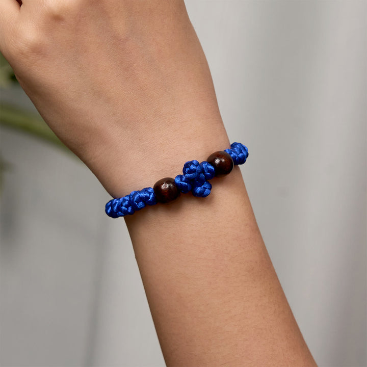 Christianartworkshop Blaues und schwarzes Kreuz – Knotenarmband: Ein Zeichen des Glaubens