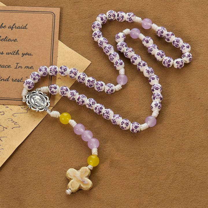 Christianartworkshop Wundertätige Medaille und Kreuz aus 8 mm Blumen-Keramikperlen, handgefertigter Rosenkranz für heilige Gebete - image 2