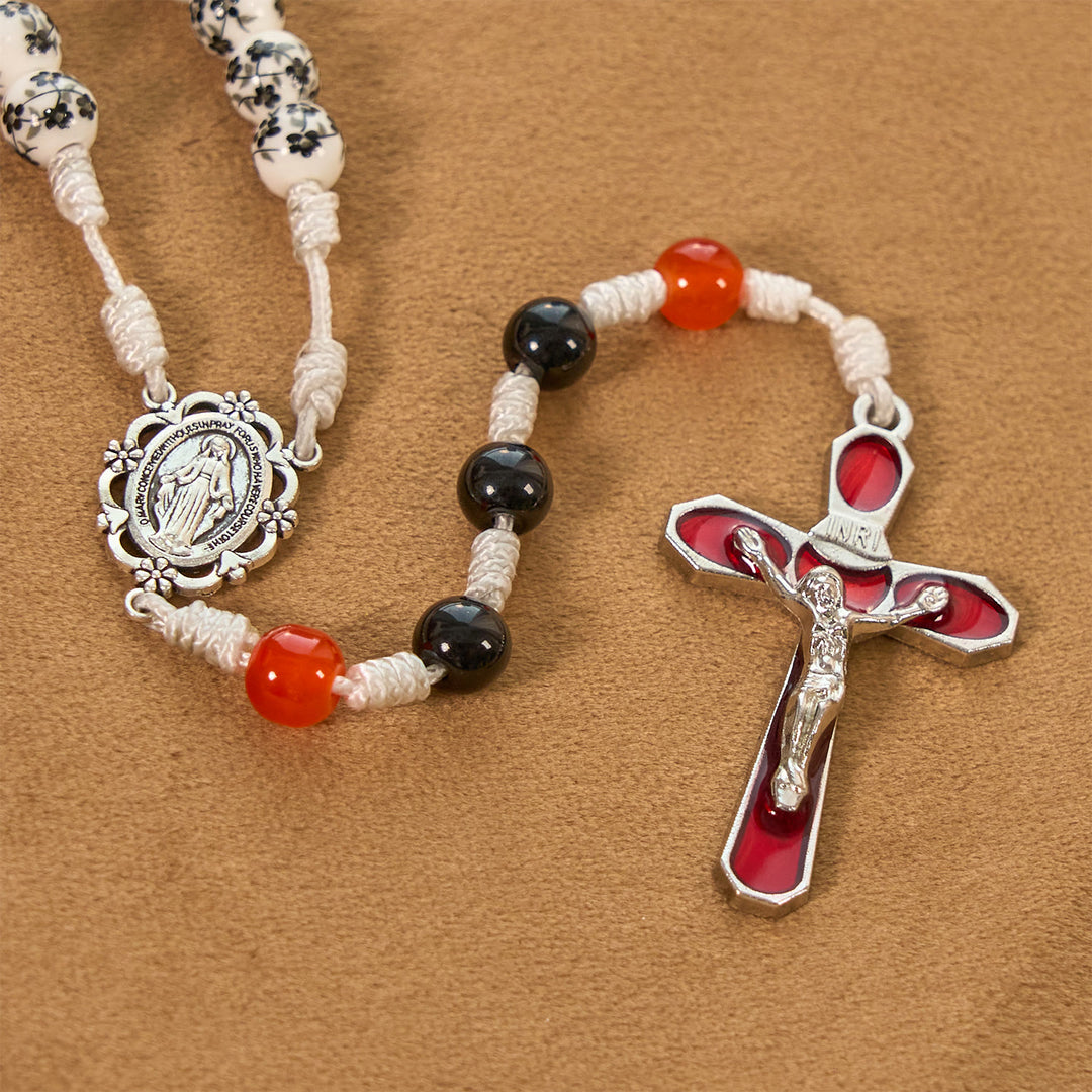 Christianartworkshop Wundertätige Medaille und Kruzifix aus 8 mm Blumen-Keramikperlen, handgefertigter Rosenkranz – Rosenkranz zum göttlichen Schutz