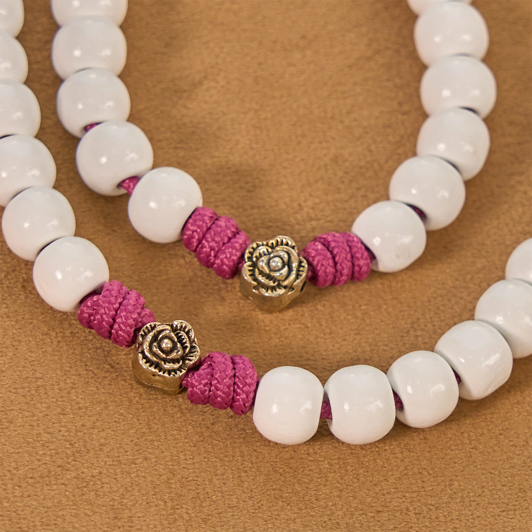 Christianartworkshop Grace – Infused Rosary: Handgefertigter Rosenkranz aus weißen Perlen mit Marienmedaille und floralen Akzenten