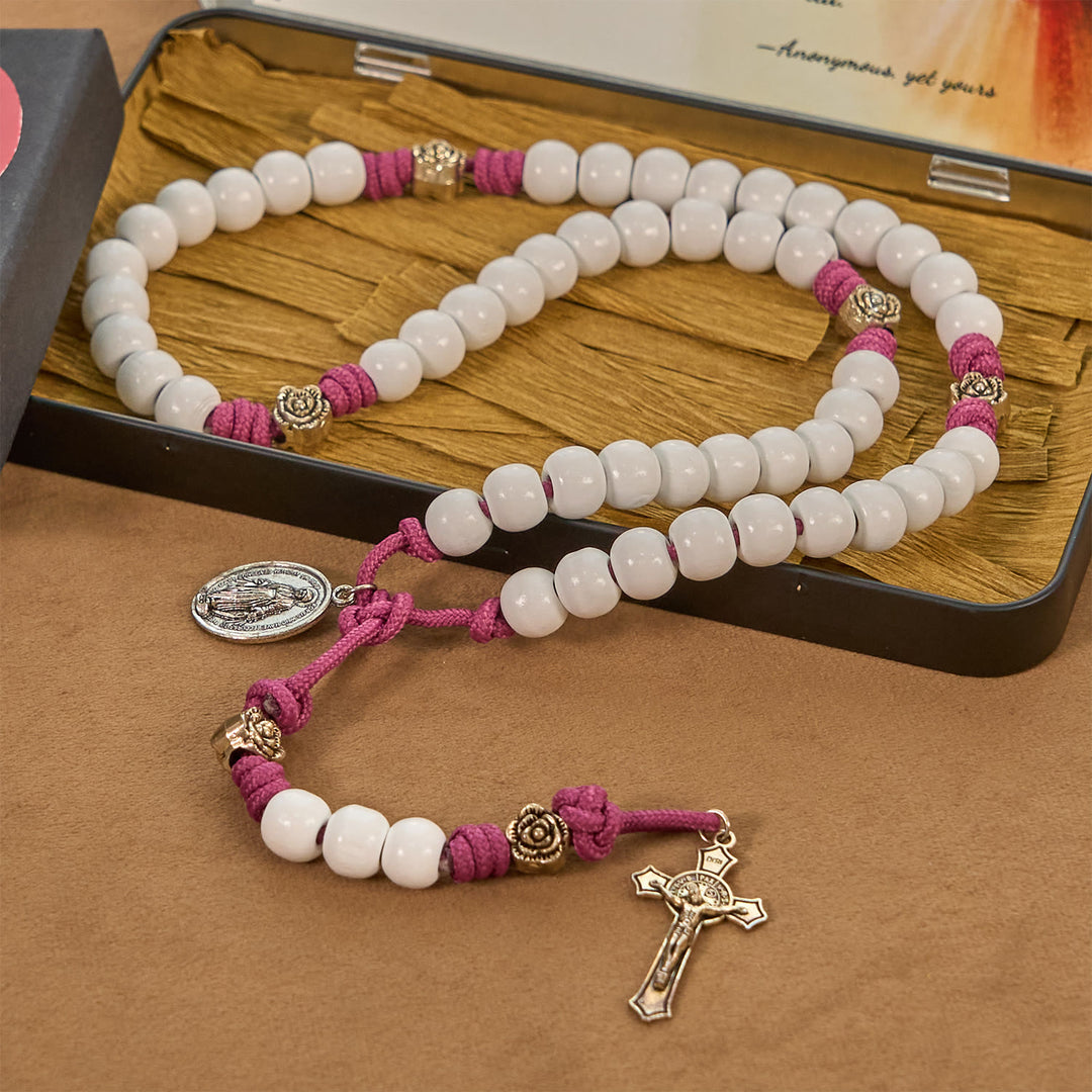 Christianartworkshop Grace – Infused Rosary: Handgefertigter Rosenkranz aus weißen Perlen mit Marienmedaille und floralen Akzenten
