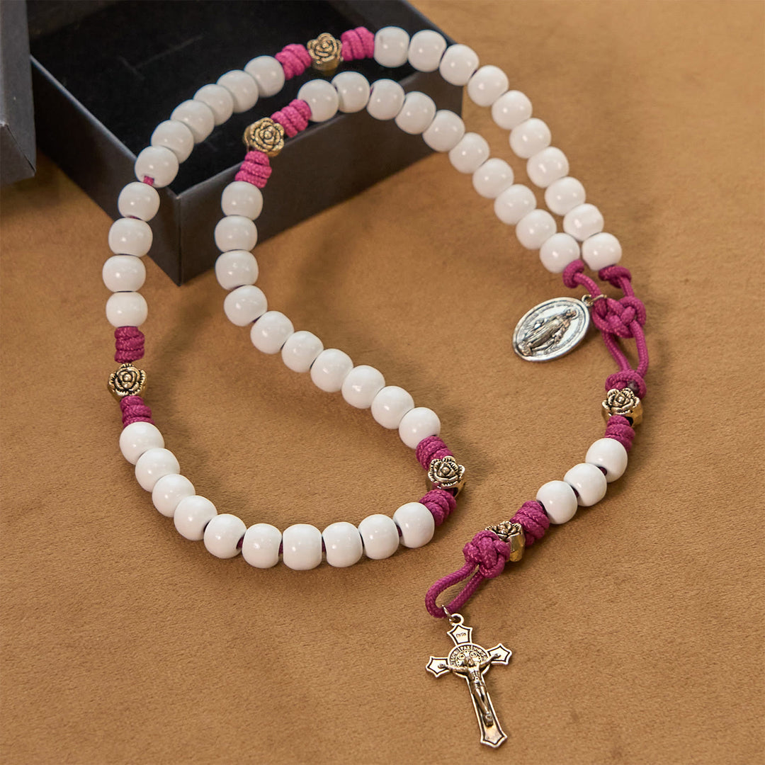 Christianartworkshop Grace – Infused Rosary: Handgefertigter Rosenkranz aus weißen Perlen mit Marienmedaille und floralen Akzenten