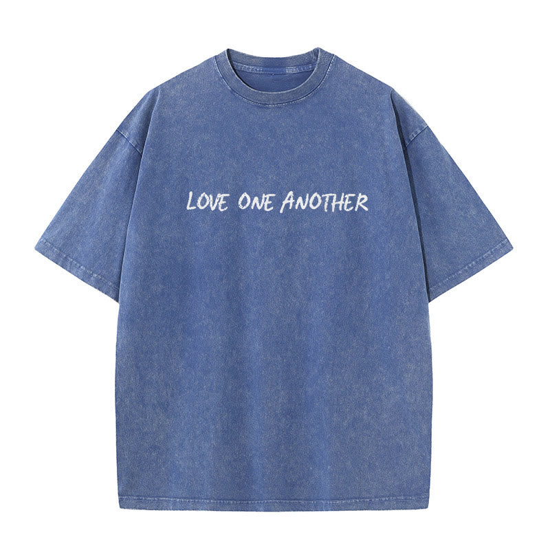 Christianartworkshop Unisex-T-Shirt mit Aufschrift „Love One Another“, gewaschen - image 4