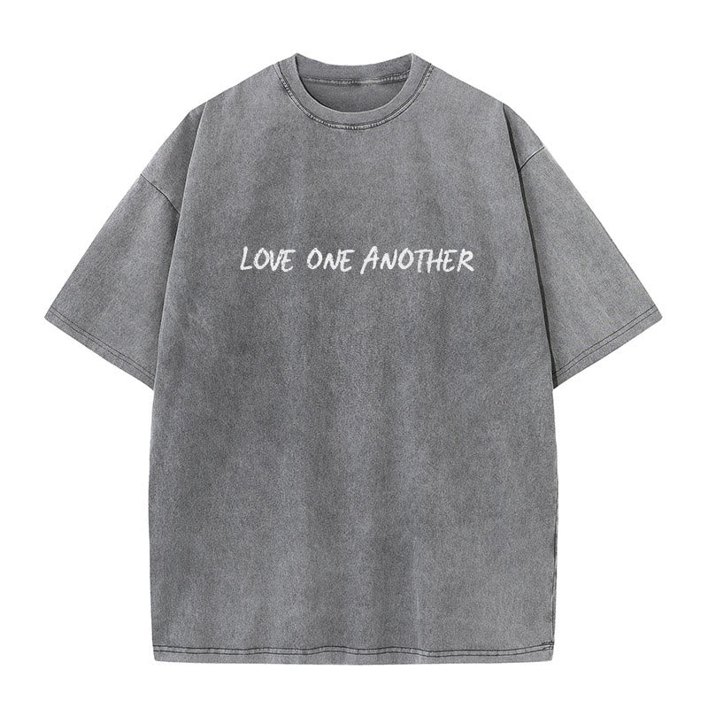 Christianartworkshop Unisex-T-Shirt mit Aufschrift „Love One Another“, gewaschen - image 6