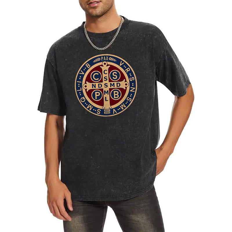 Christianartworkshop St. Benedikt Medaille Heiliges Kreuz Unisex gewaschenes T-Shirt - image 2