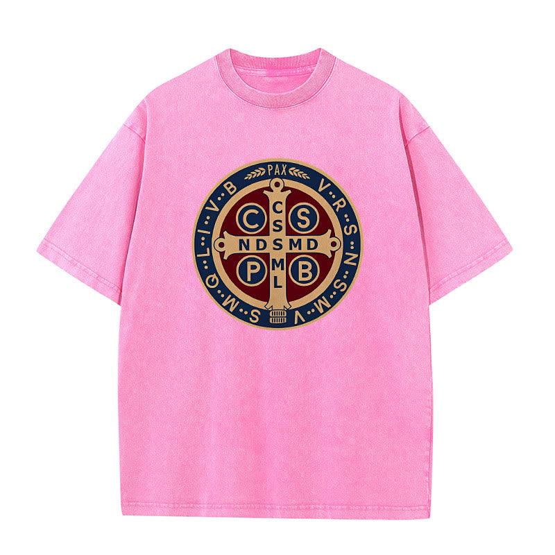 Christianartworkshop St. Benedikt-Medaille Heiliges Kreuz Unisex gewaschenes T-Shirt - Rosa - 5XL - image 6