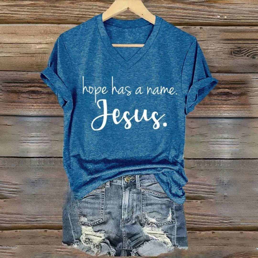 Christianartworkshop T-Shirt mit V-Ausschnitt und Aufdruck „Hope Has A Name“ von Jesus