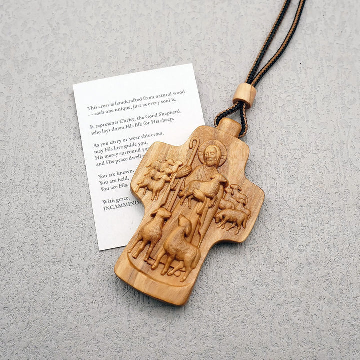 Christianartworkshop Handgefertigte Halskette mit dem Heiligen Geist und dem Kreuz aus Holz: Ein Symbol des Glaubens und der Handwerkskunst - Olivenholz - image 1