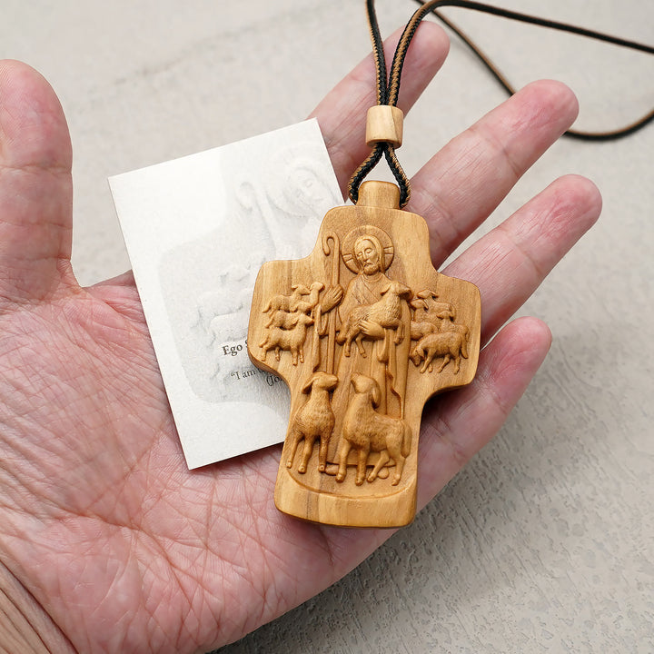 Christianartworkshop Handgefertigte Halskette mit dem Heiligen Geist und dem Kreuz aus Holz: Ein Symbol des Glaubens und der Handwerkskunst - image 2