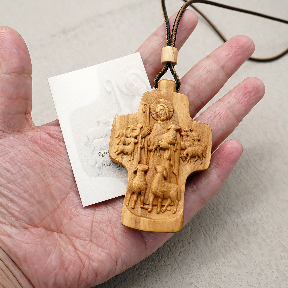 Christianartworkshop Handgefertigte Halskette mit dem Heiligen Geist und dem Kreuz aus Holz: Ein Symbol des Glaubens und der Handwerkskunst - image 1