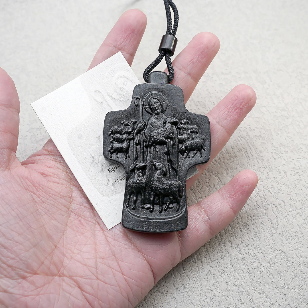 Christianartworkshop Handgefertigte Halskette mit dem Heiligen Geist und dem Kreuz aus Holz: Ein Symbol des Glaubens und der Handwerkskunst - image 8