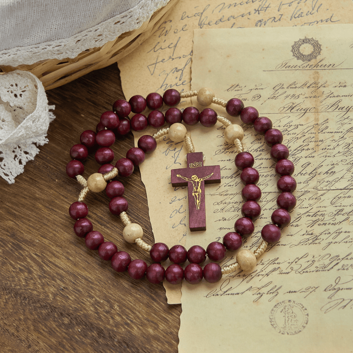 Christianartworkshop 10 mm Weinrote Holzperlen, traditioneller Rosenkranz: Ein zeitloser spiritueller Begleiter