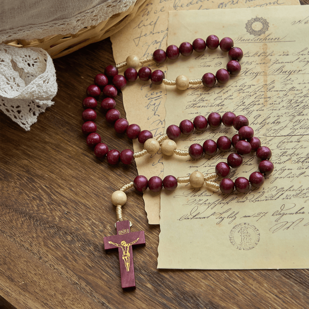 Christianartworkshop 10 mm Weinrote Holzperlen, traditioneller Rosenkranz: Ein zeitloser spiritueller Begleiter