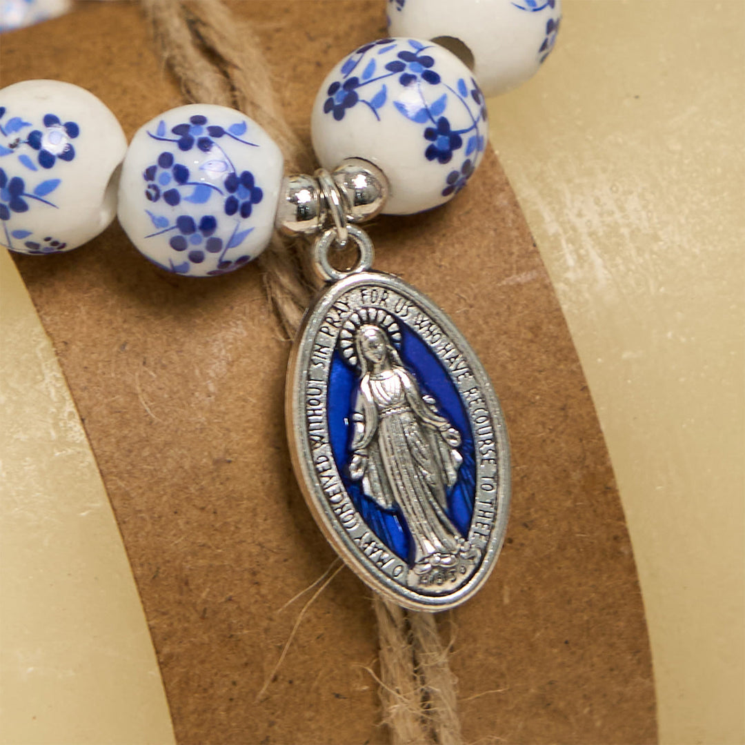 Christianartworkshop Armband mit Blumenmuster und Perlen in Blau und Weiß mit Wundertätiger Medaille