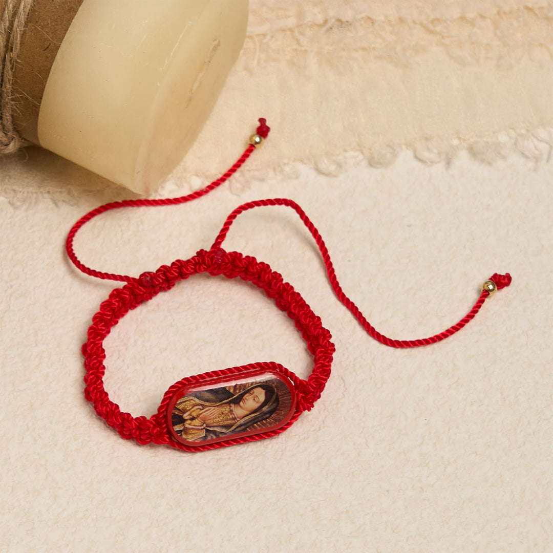 Christianartworkshop 3-farbiges handgewebtes Schnurarmband mit Unserer Lieben Frau von Guadalupe