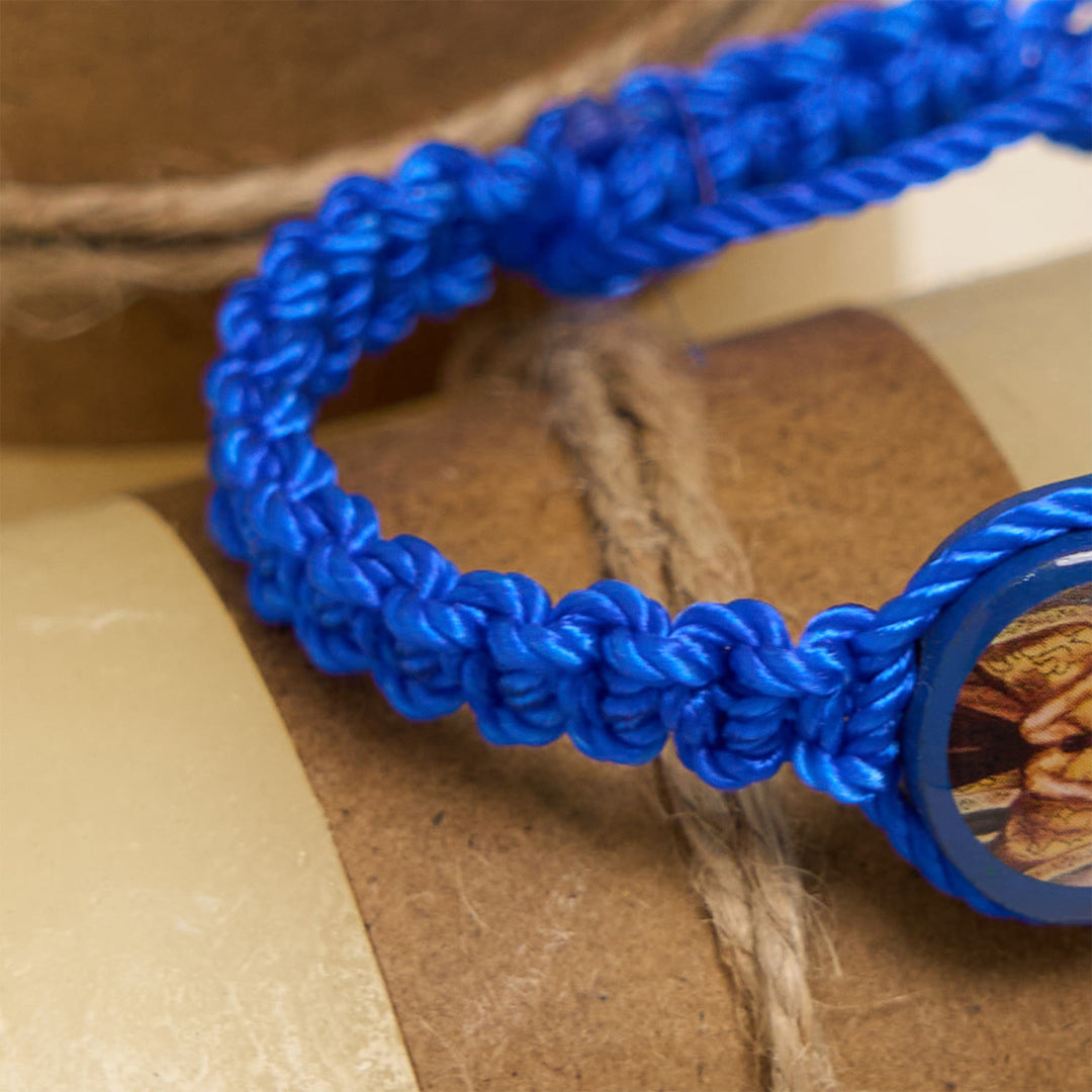 Christianartworkshop 3-farbiges handgewebtes Schnurarmband mit Unserer Lieben Frau von Guadalupe