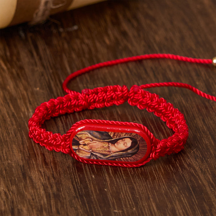 Christianartworkshop 3-farbiges handgewebtes Schnurarmband mit Unserer Lieben Frau von Guadalupe