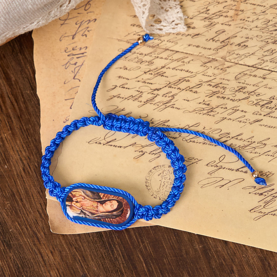Christianartworkshop 3-farbiges handgewebtes Schnurarmband mit Unserer Lieben Frau von Guadalupe