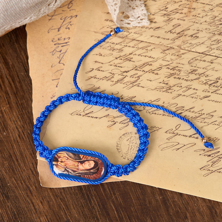 Christianartworkshop 3-farbiges handgewebtes Schnurarmband mit Unserer Lieben Frau von Guadalupe