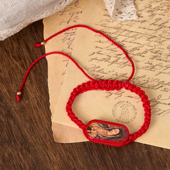 Christianartworkshop 3-farbiges handgewebtes Schnurarmband mit Unserer Lieben Frau von Guadalupe