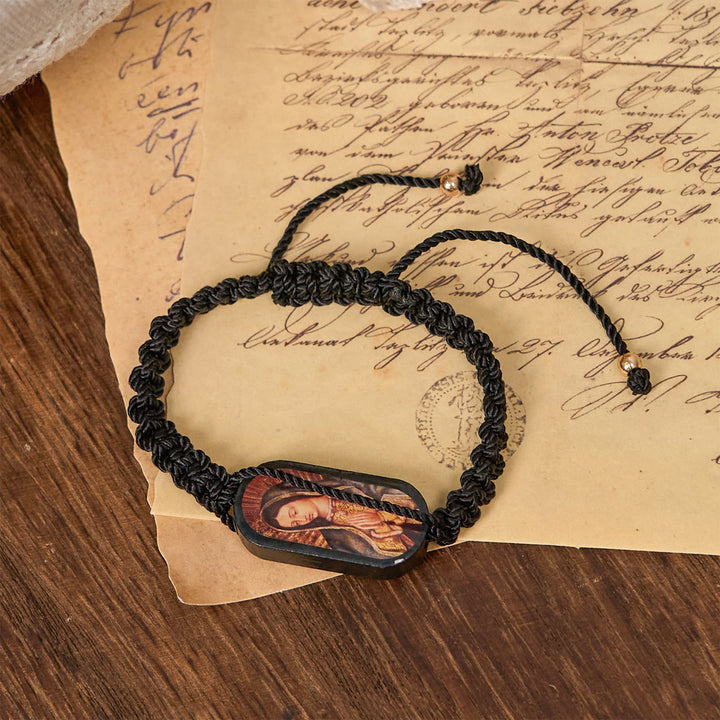 Christianartworkshop 3-farbiges handgewebtes Schnurarmband mit Unserer Lieben Frau von Guadalupe