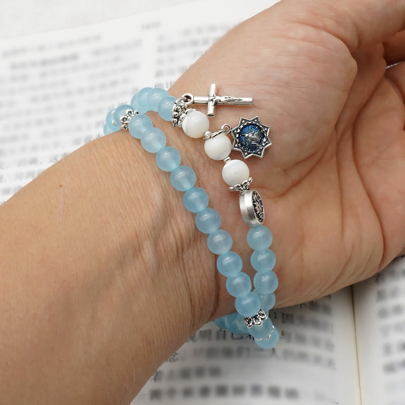 Christianartworkshop 6 mm hellblaue Perle Wundermedaille & Kruzifix Minimalistisches Armband: Ein Symbol des Glaubens - image 2