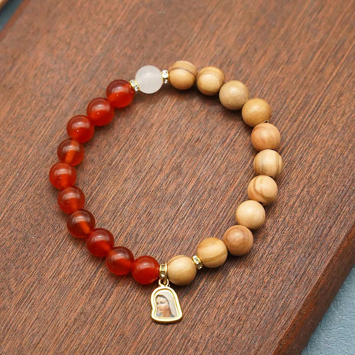 Christianartworkshop Rote Achat- und weiße Chalcedonperlen mit Armbändern mit Anhänger Unserer Lieben Frau: Ein Zeichen der Hingabe - image 2
