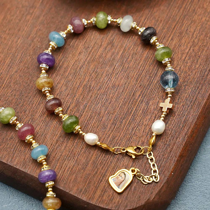Armband „Wundermedaille & Kreuz“ aus rundem, mehrfarbigem, natürlichem Turmalin-Achat von Christianartworkshop - Turmalinachat - image 0
